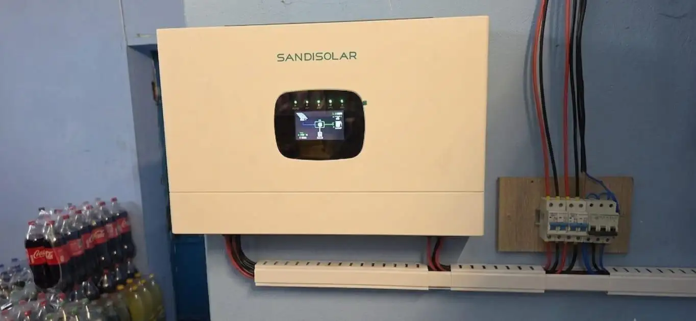 Inverter solare con accumulo a batteria